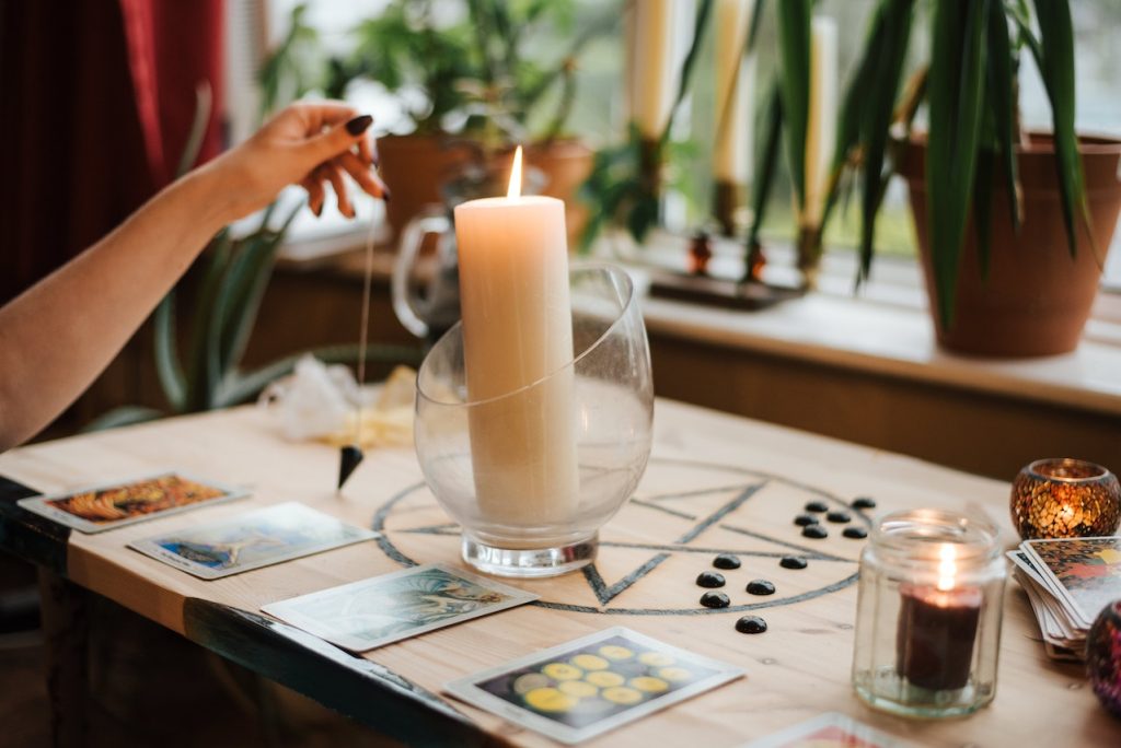 5 Love Spells You Can Do With Just a Picture