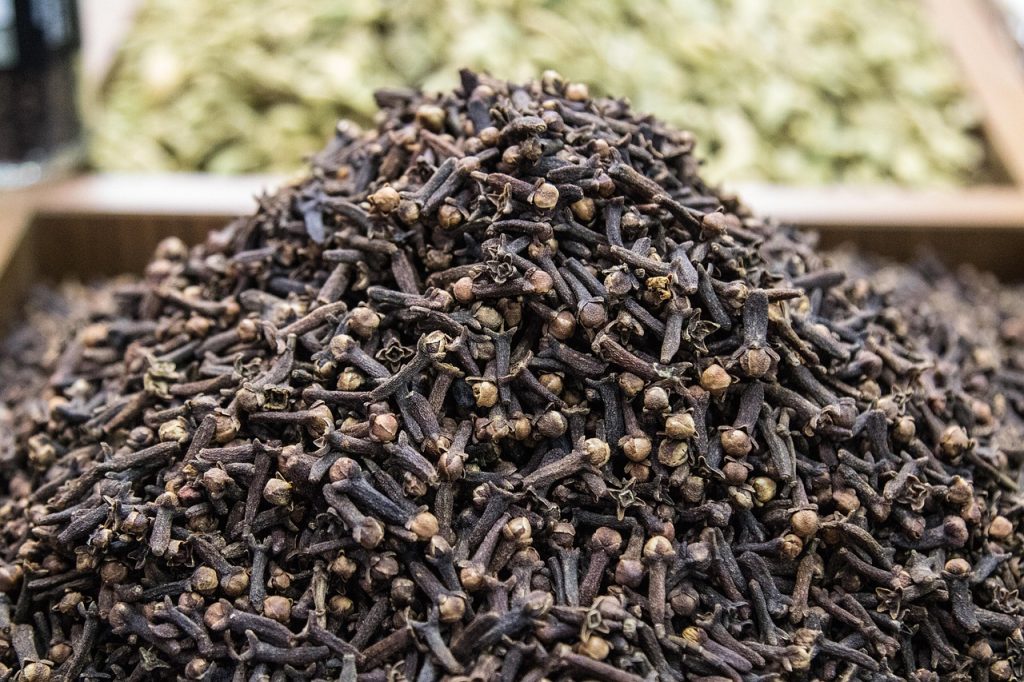 Cloves to Attract Money